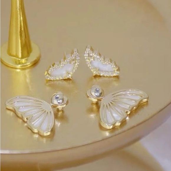 3/$18 Butterfly double sided earrings - Picture 3 of 4